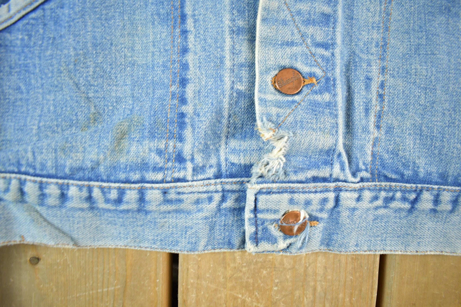 Vintage 1970s Wrangler Workwear Distressed Denim Trucker Jean Jacket XS-S