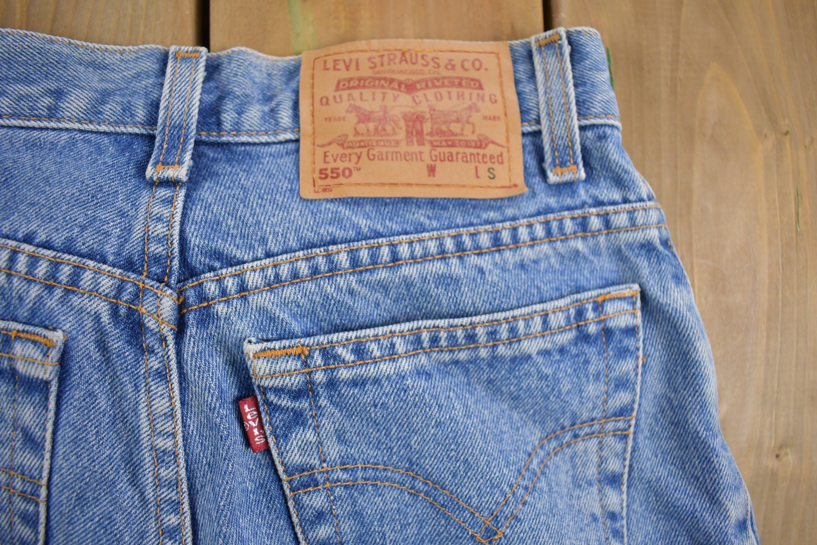 Vintage 1990s Levi's 550 Red Tab Blue Denim Jeans Size 26 x 27