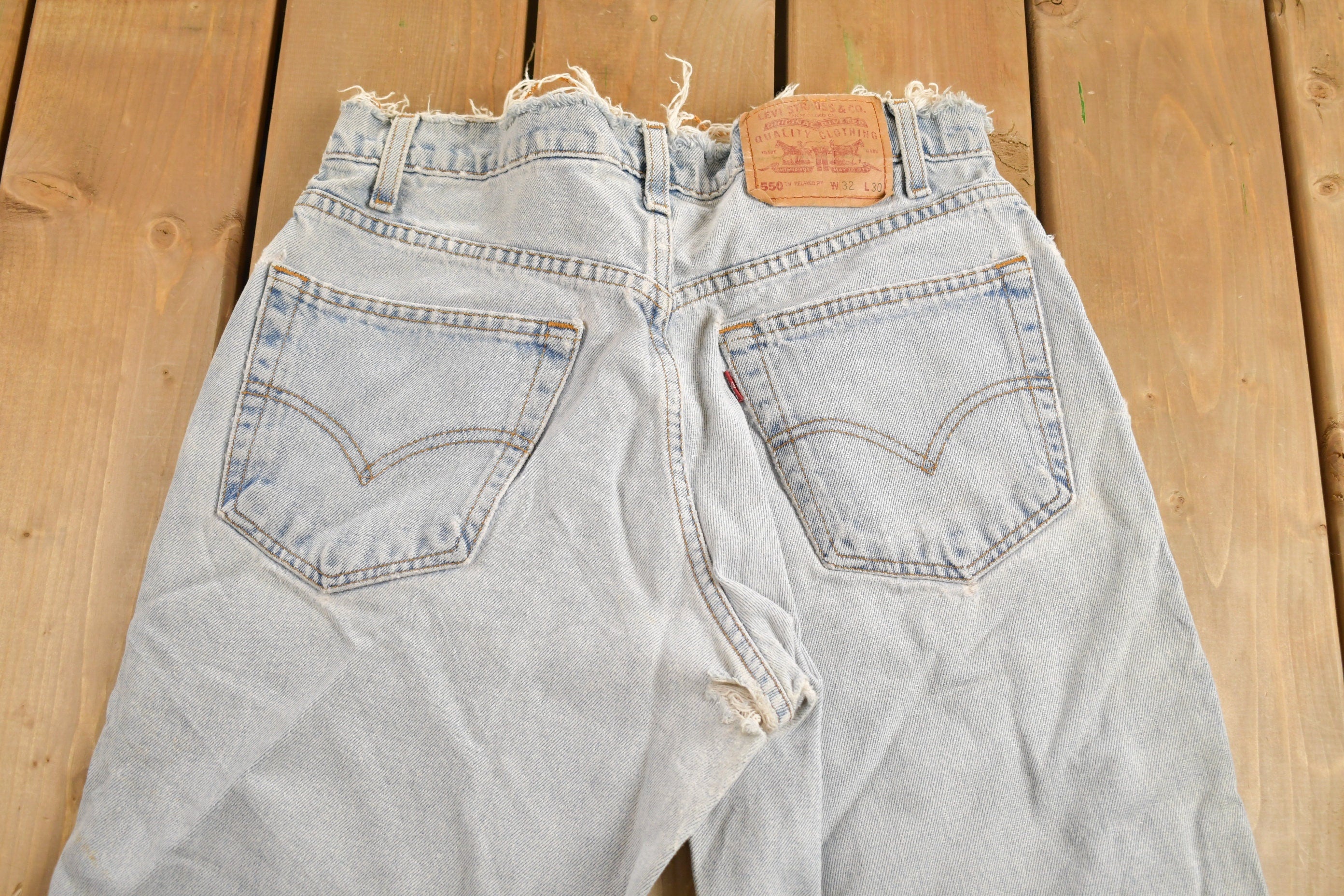 Vintage 1990s Levi's 550 Red Tab Jeans Size 30 x 28.5