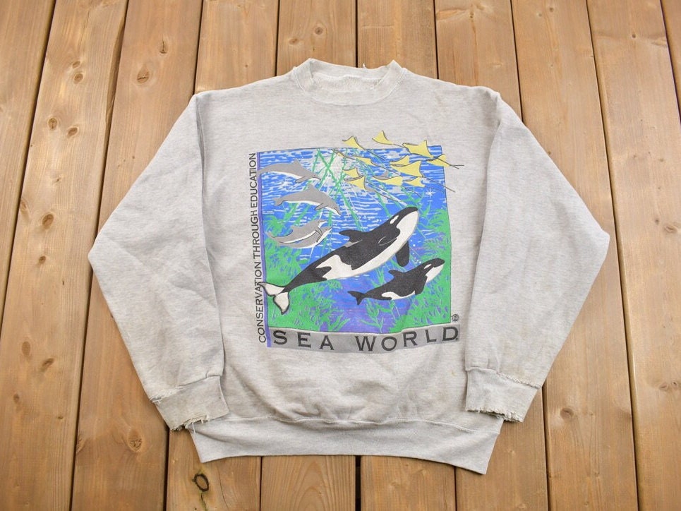 Vintage 1990s Thrashed Sea World Orca Whale Graphic Crewneck Sweatshirt  90s Crewneck  Souvenir  Made In USA  Travel Tourism  Dolphins