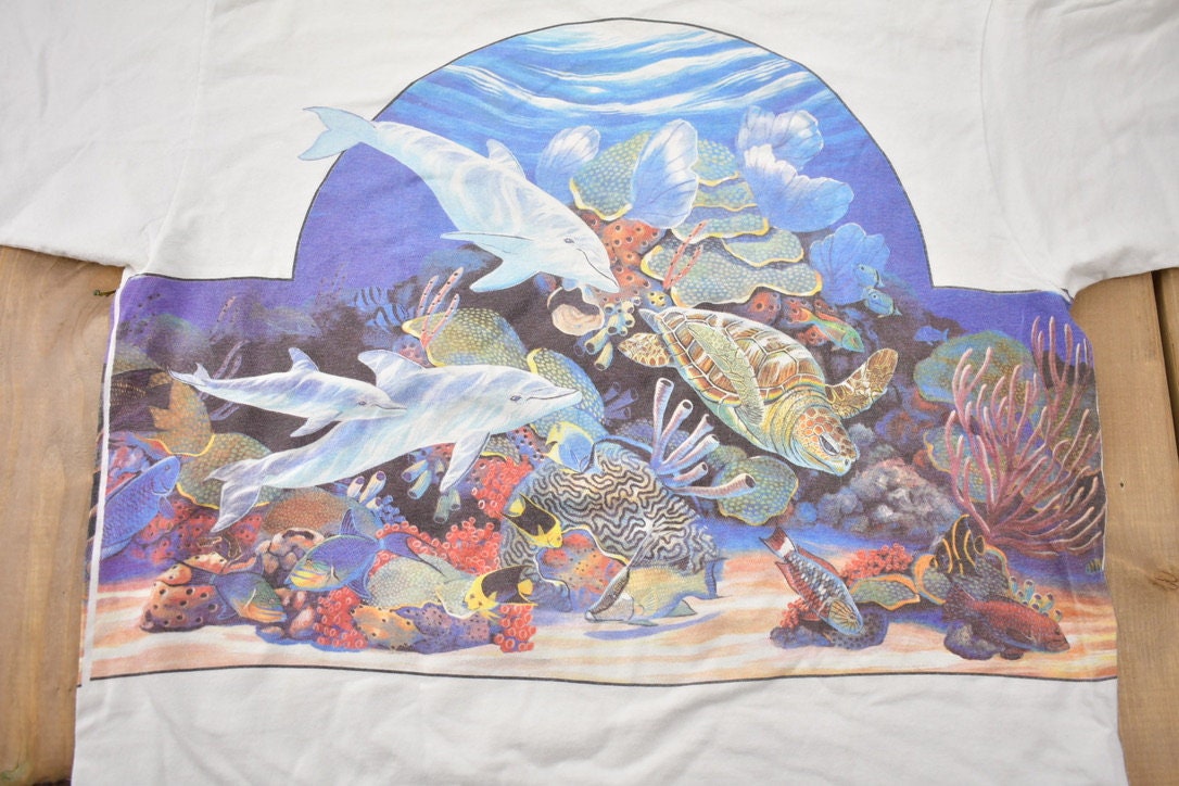 Vintage 1990s Dolphins Turtle Sea Fish Theme Graphic T-Shirt