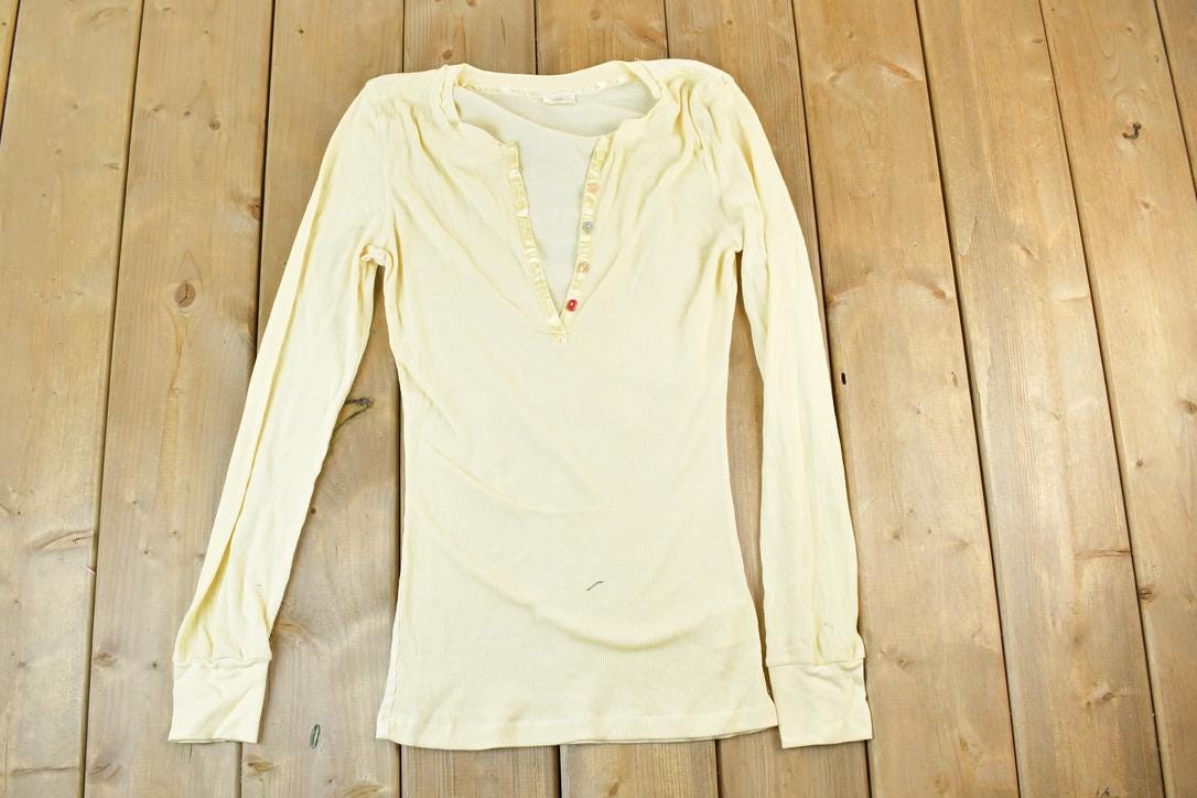 Women Vintage Vigoss Y2K Button Up T-Shirt