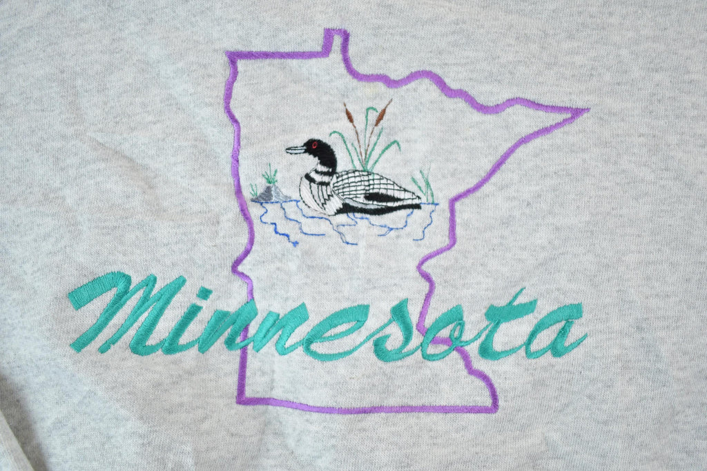 Vintage 1990s Minnesota Ducks Souvenir Embroidered Crewneck Sweatshirt