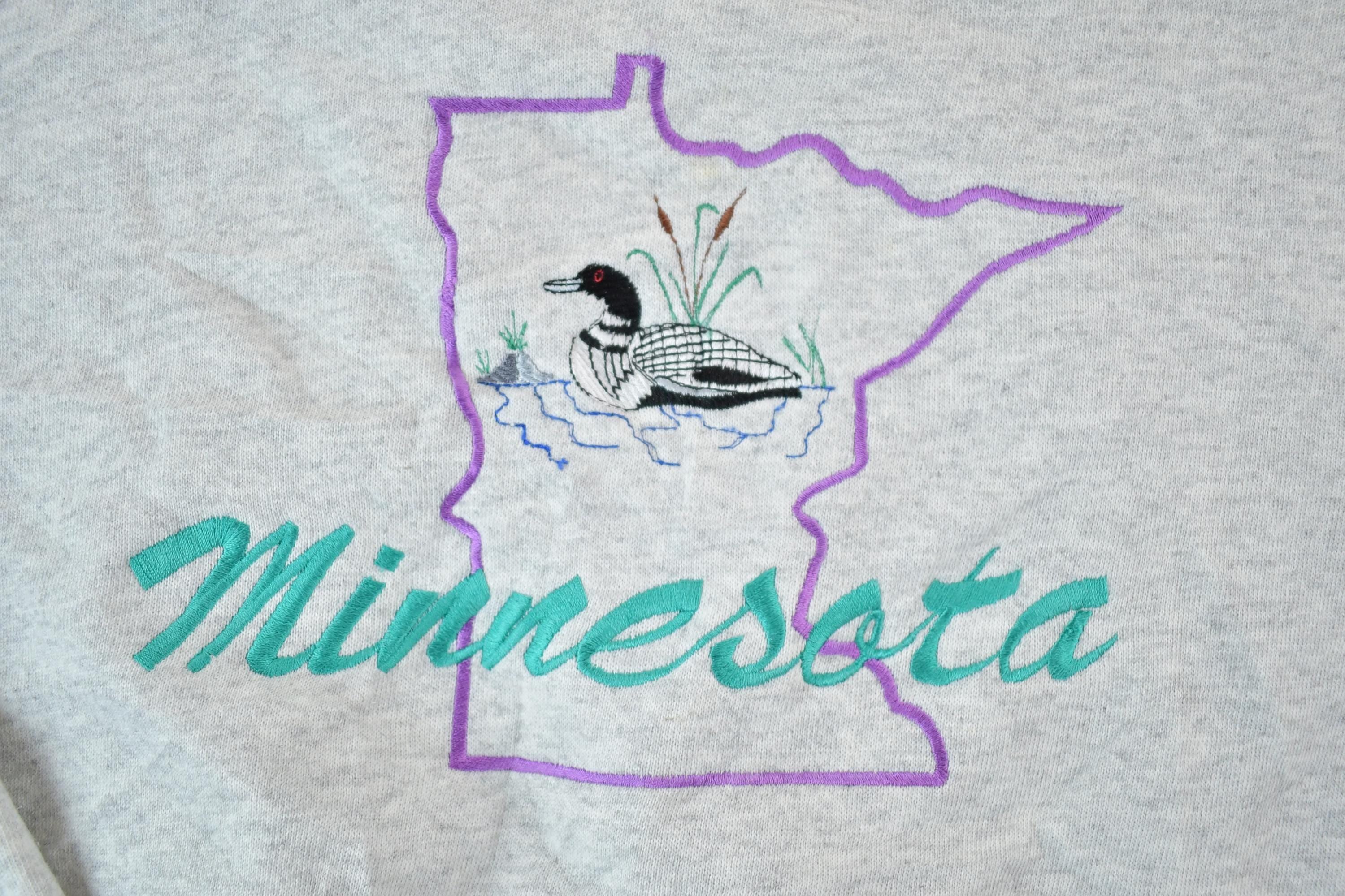 Vintage 1990s Minnesota Ducks Souvenir Embroidered Crewneck Sweatshirt