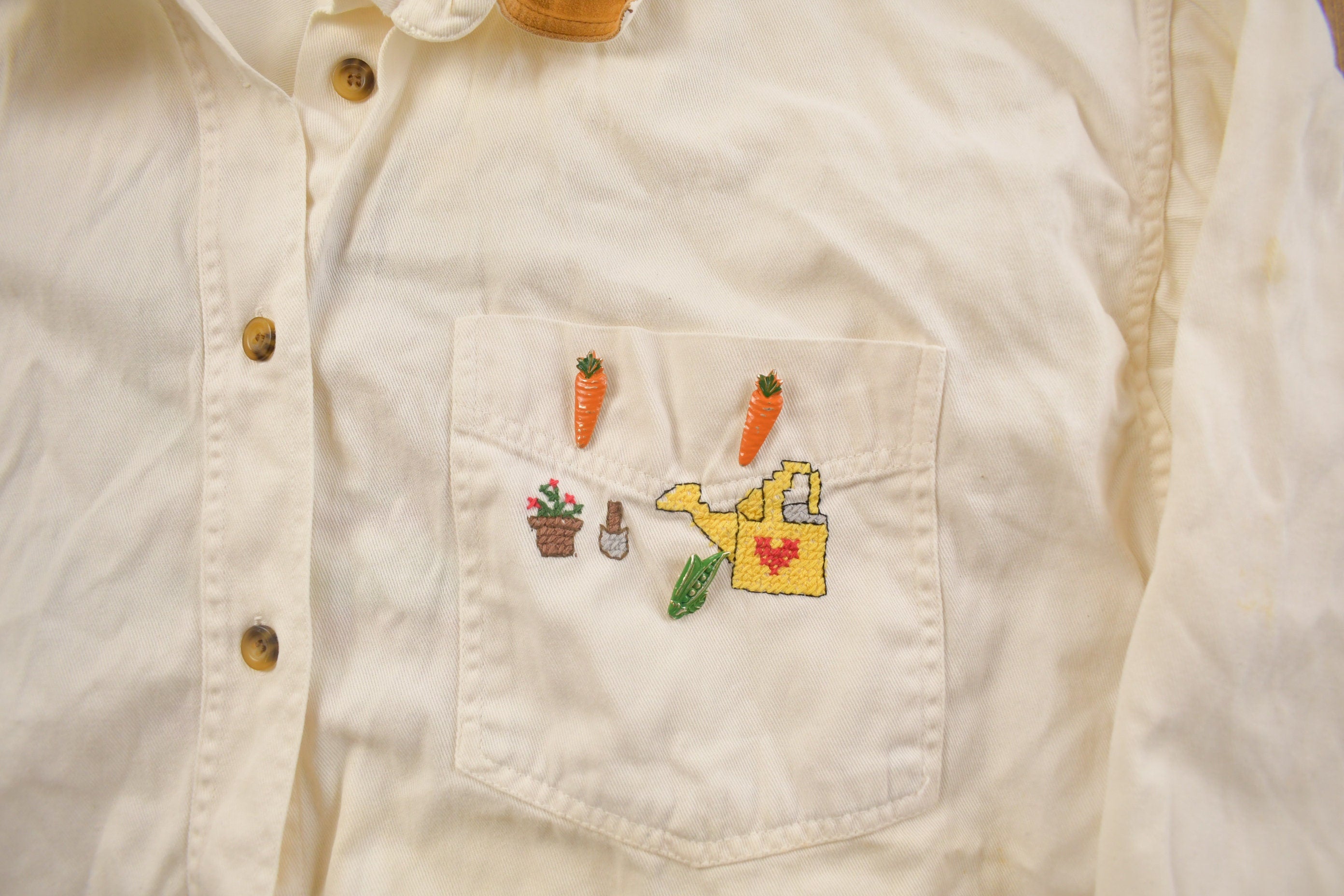 Vintage 1990s Boundary Waters Cute Farmer Button Up Shirt