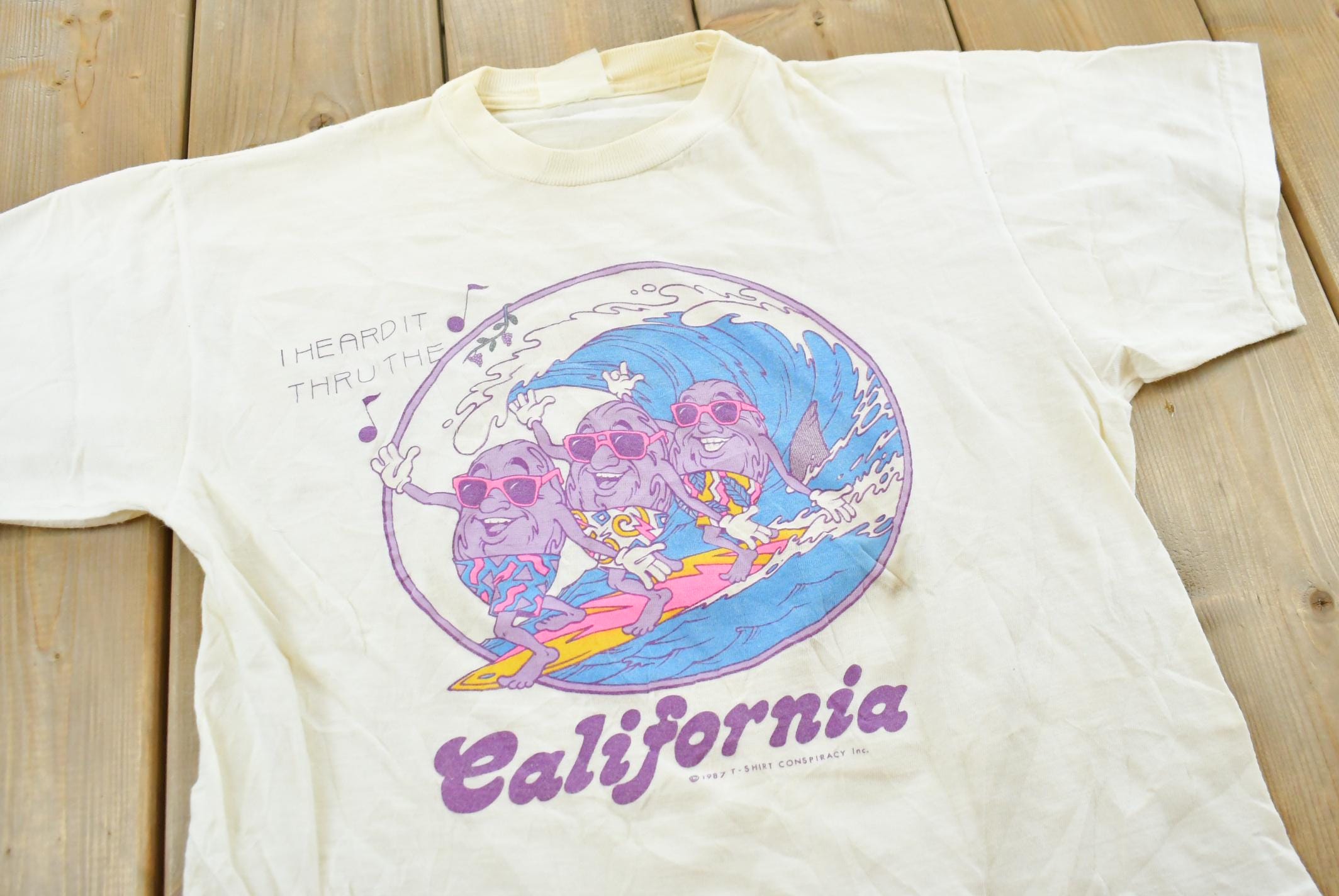 Vintage 1987 The California Raisins Surfing Single Stitch T-Shirt Made In USA Mens L
