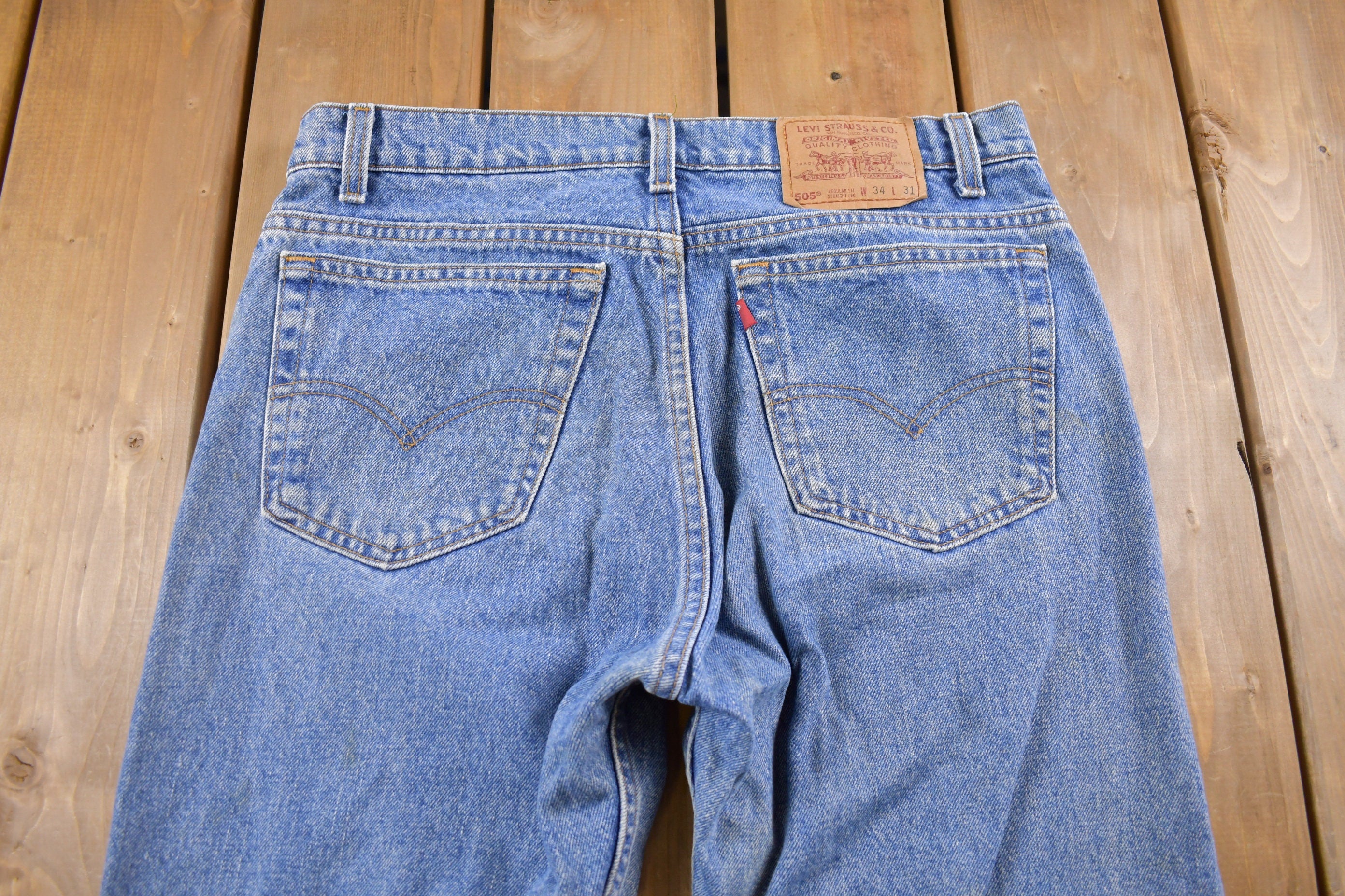 Vintage 1990s Levi's 505 Red Tab Jeans Size 32 x 31