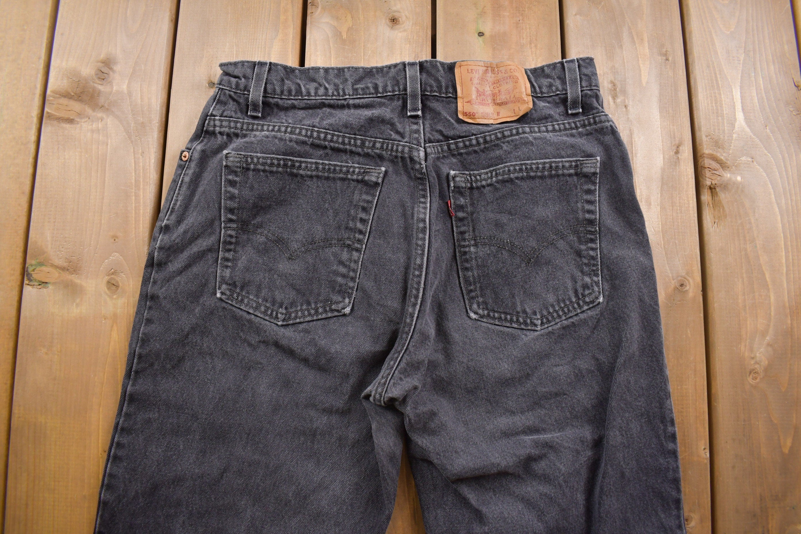 Vintage 1990s Levi's 550 Red Tab Jeans Size 32 x 31