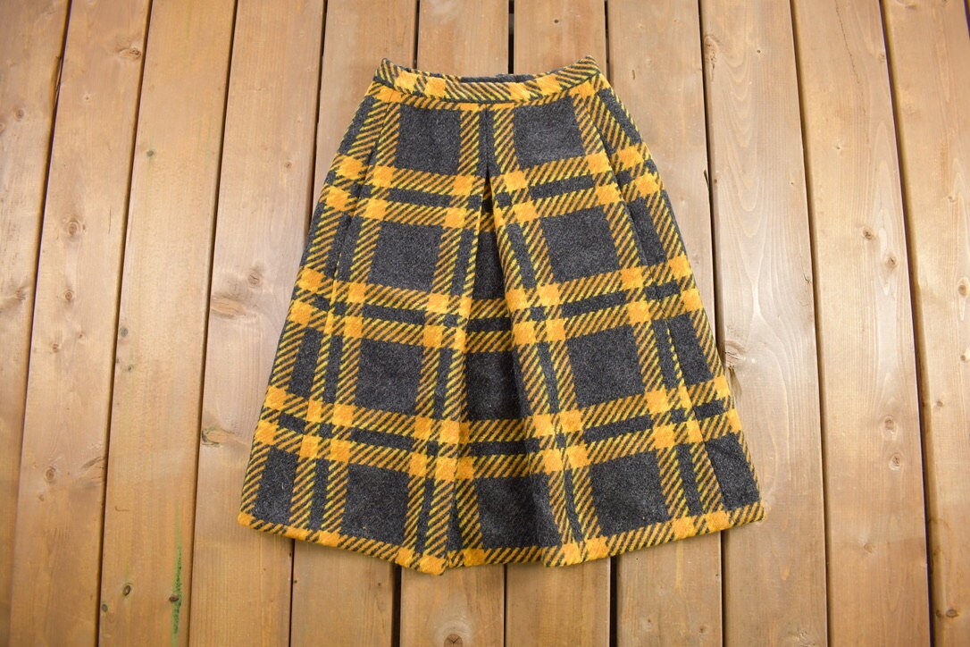 Vintage 1970s Wool Tartan Plaid Skirt Size 25 x 26
