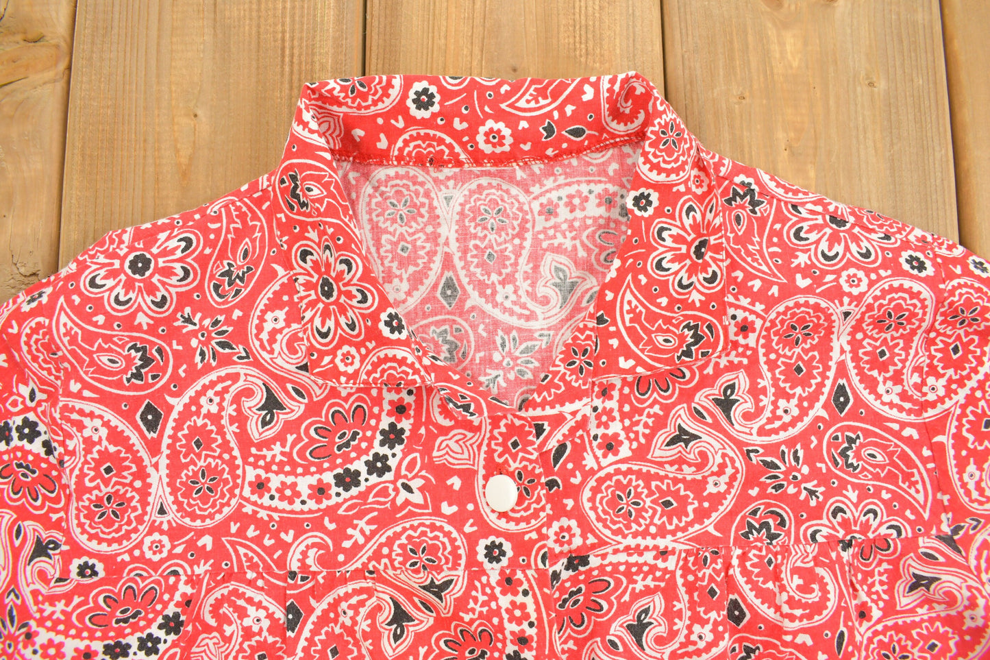 Vintage 1970s Red Paisley Button Up Shirt / 1990s Button Up / Abstract Pattern / Casual Shirt / 70s Vintage