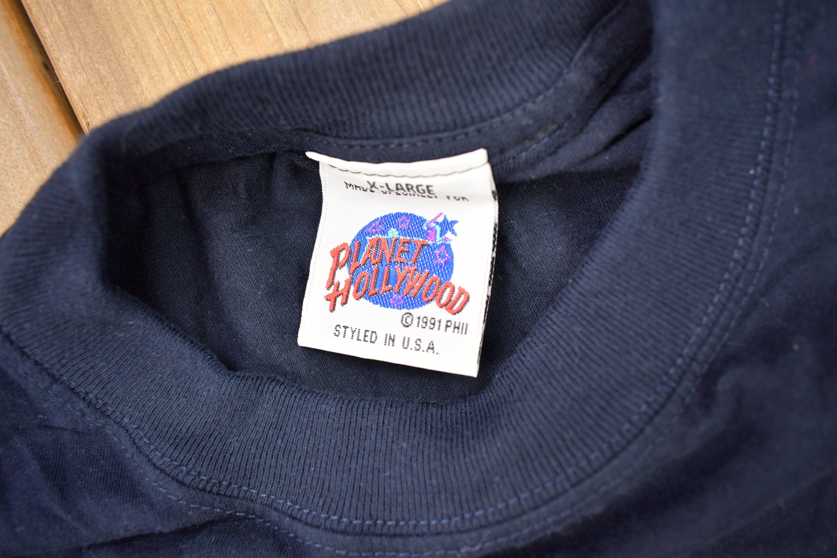 Vintage 1991 Planet Hollywood Paris Souvenir Pocket T Shirt