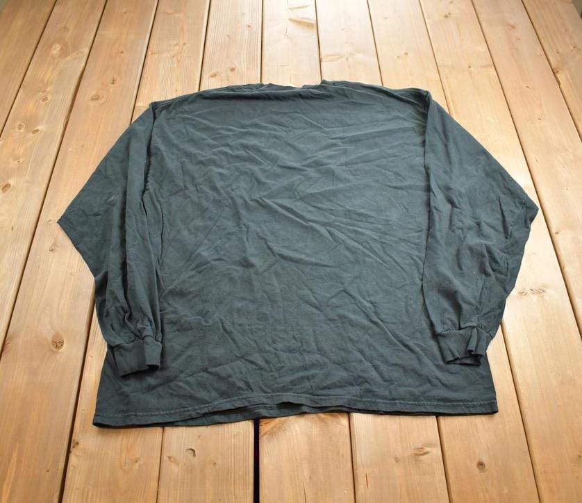Vintage 1990s Sportsman Outdoor Life Authority Wolf Crewneck Sweatshirt Made In USA