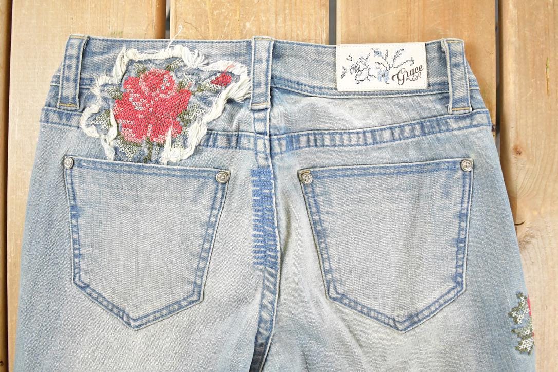 Vintage Deadstock Y2K Grace In LA Floral Embroidered Bootcut Low Rise Jeans Women's Size 26 x 32