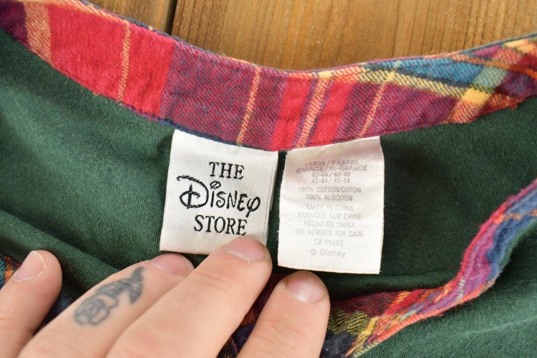 Vintage 1990s Pooh Bear Disney Cartoon Promo Quarter Button Long Sleeve T-Shirt