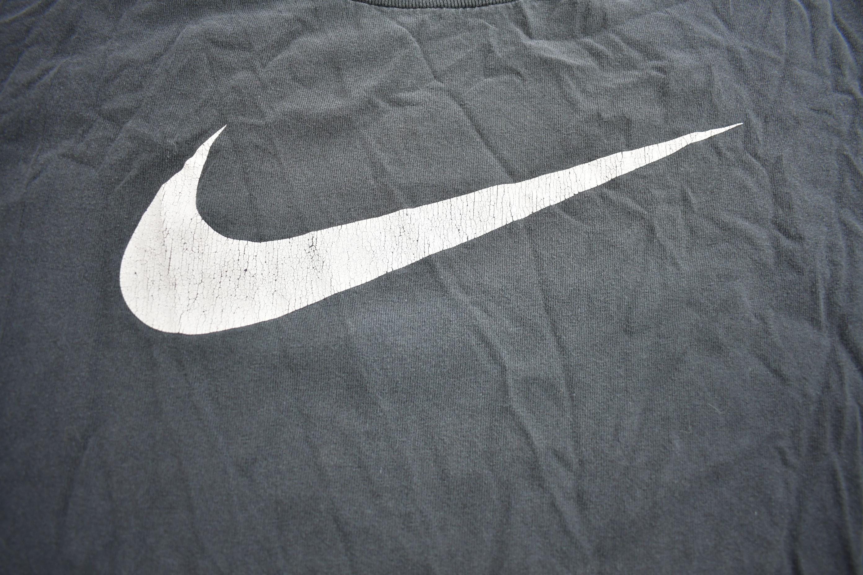 Vintage 2000s Nike Big Swoosh Graphic T-Shirt