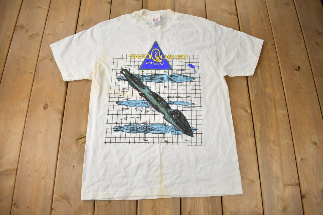 Vintage 1990s Sea Quest DSV Single Stitch TV Promo Graphic T Shirt Size L *Stains*
