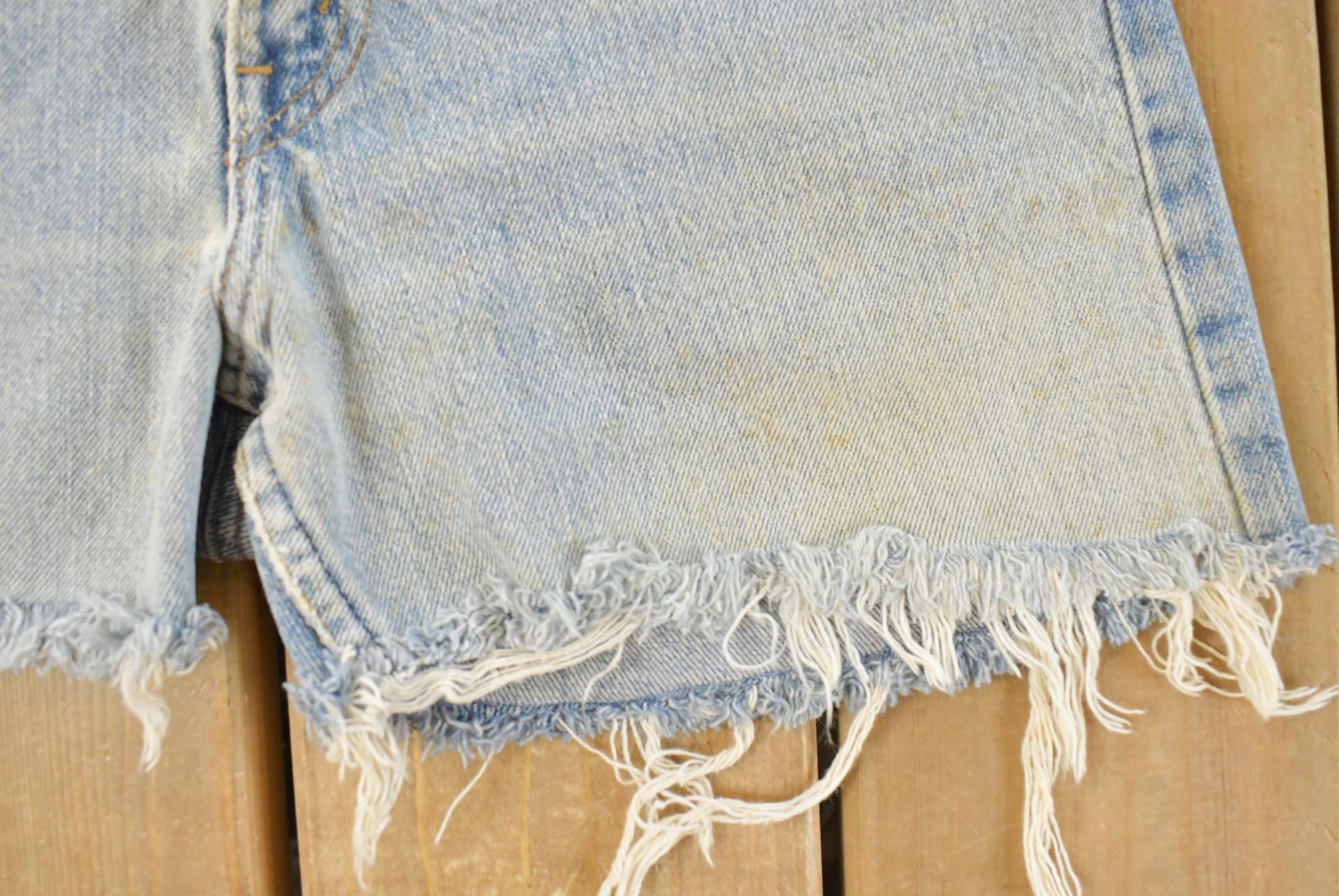 Vintage 1990s Levi's Cut Off Relaxed Fit Jean Shorts Women's 30