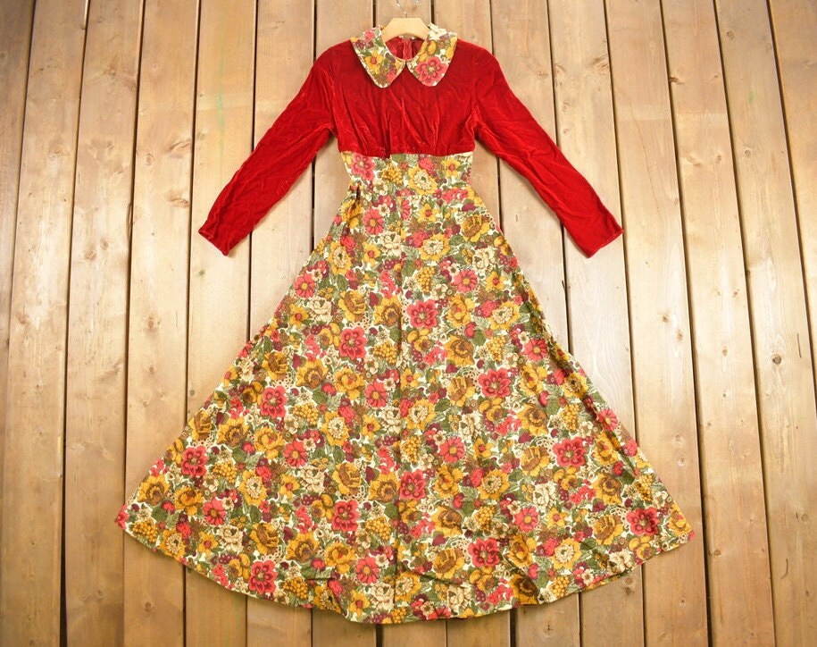 Vintage 1950s Floral Velvet Dress / True Vintage / Retro Womenswear / Shirt Dress / Sheath Dress