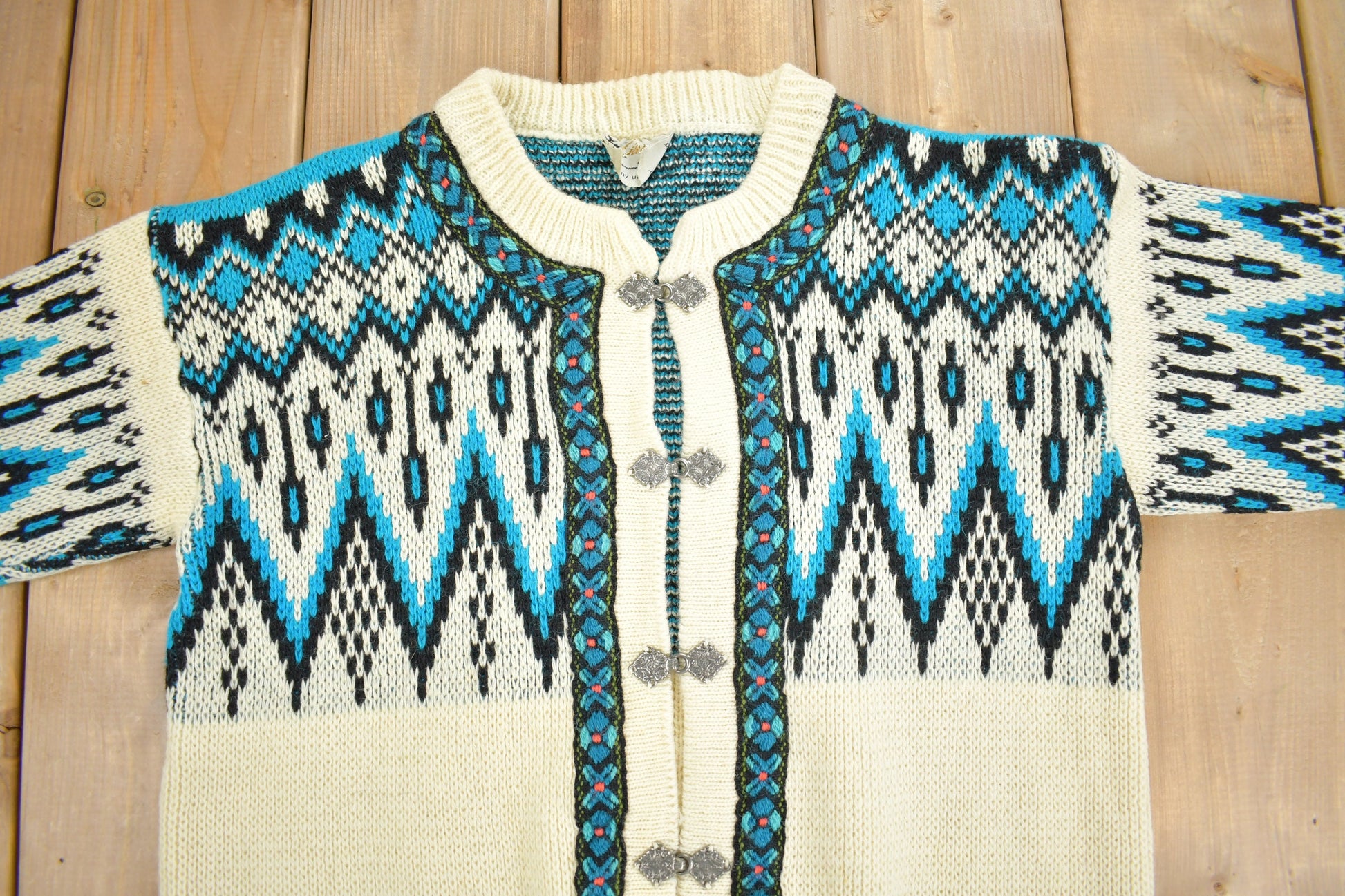 Vintage 1980s 100% Wool Knit Clasp Sweater
