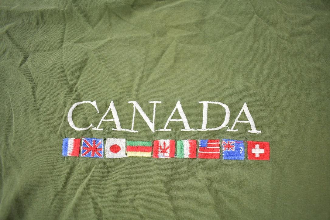 Vintage 1990s Canada Embroidered International Sport Souvenir Travel T Shirt