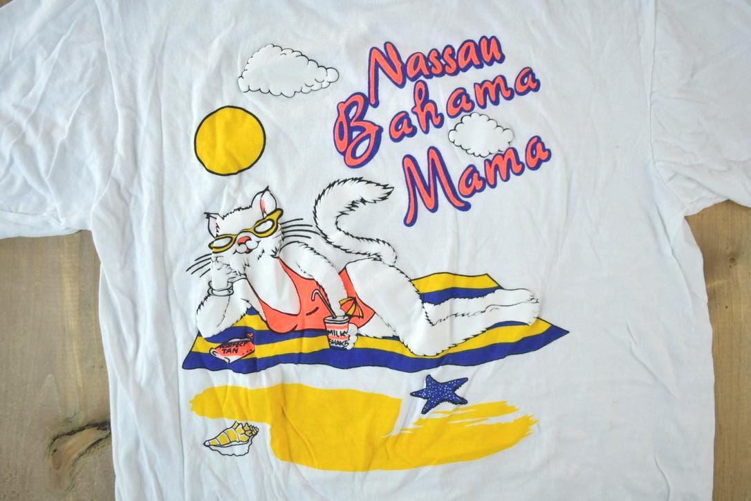 Vintage 1990s Nassau Bahama Mama Ladycat Souvenir T-Shirt