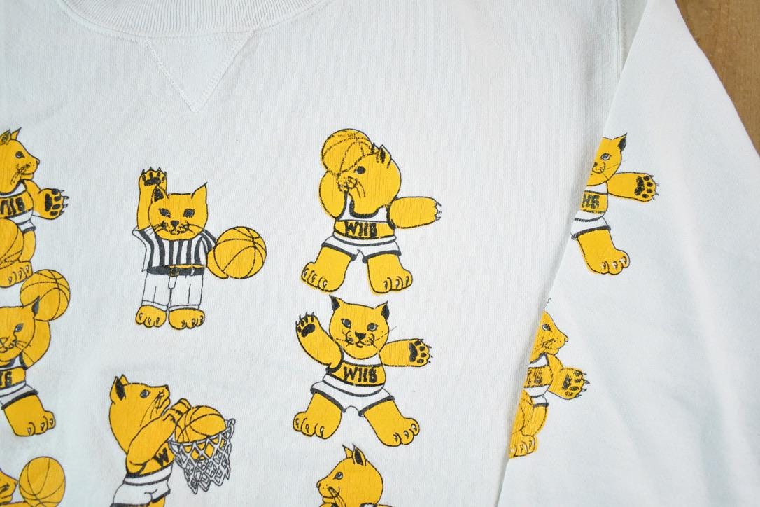 Vintage 1980s Basketball Cat Russell Athletics Souvenir Crewneck Sweatshirt Made In USA