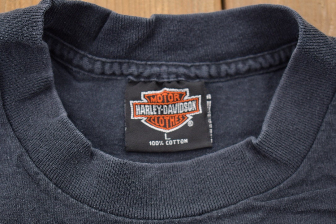 Vintage 1995 Harley Davidson Wolves Legends Live Where Legends Roam Graphic T-Shirt