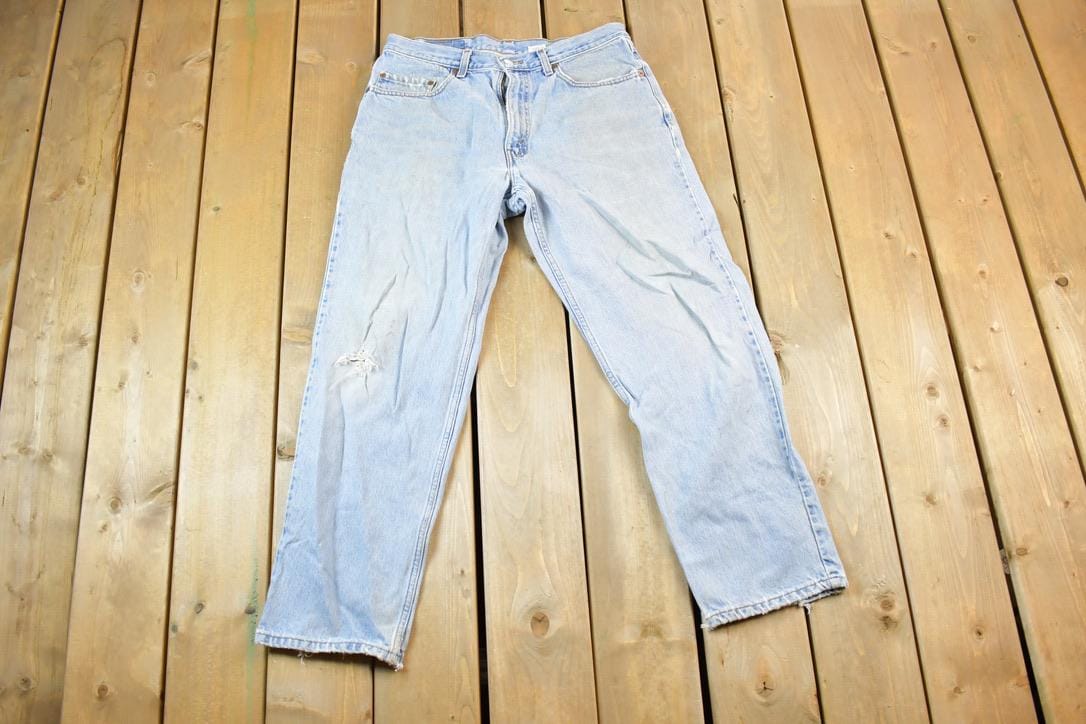 Vintage 1990s Levi Strauss Red Tab 550 Denim Jeans Size 34 x 30 Made In USA
