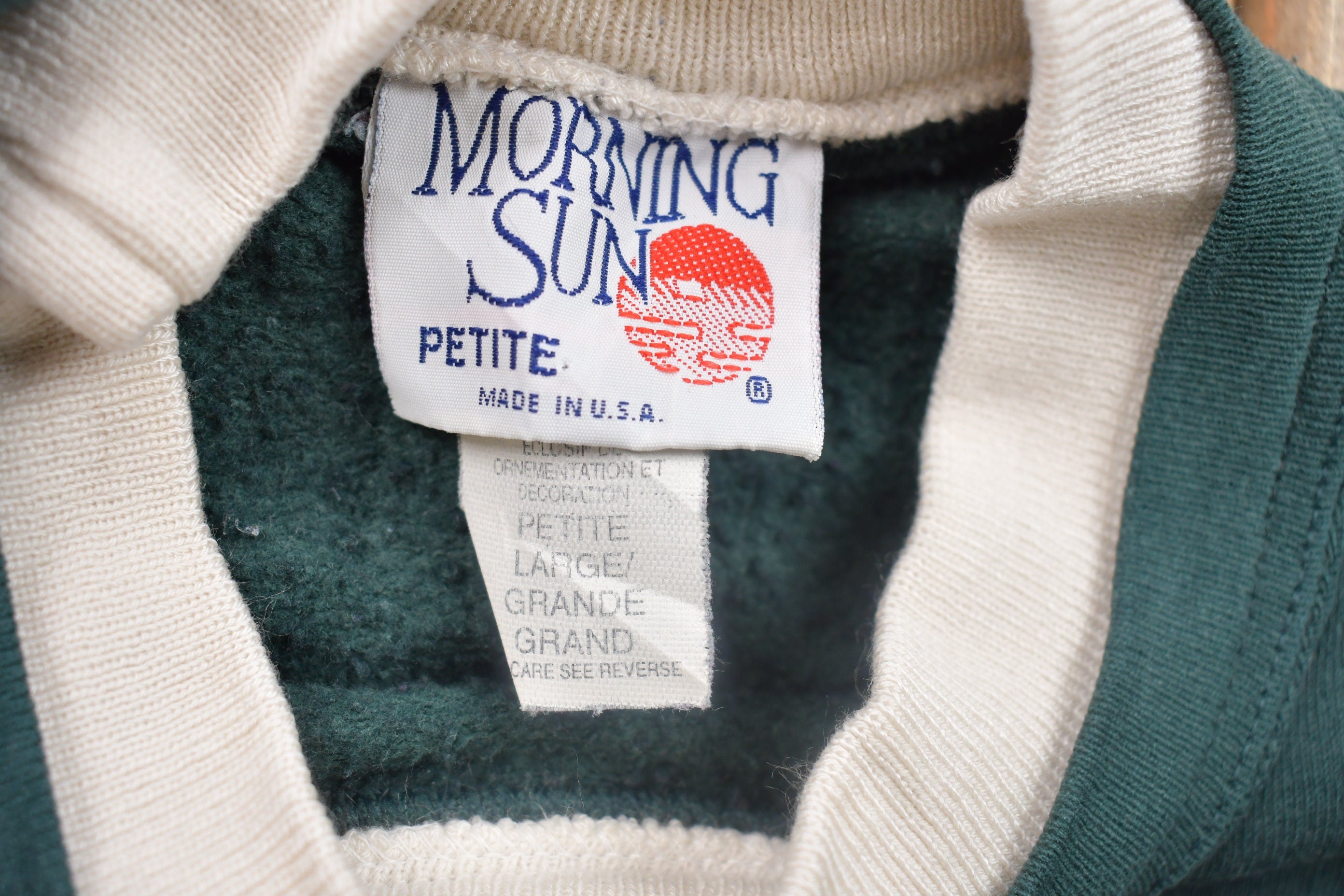 Vintage 1990s Morning Sun Cute Squirrel Crewneck Sweatshirt