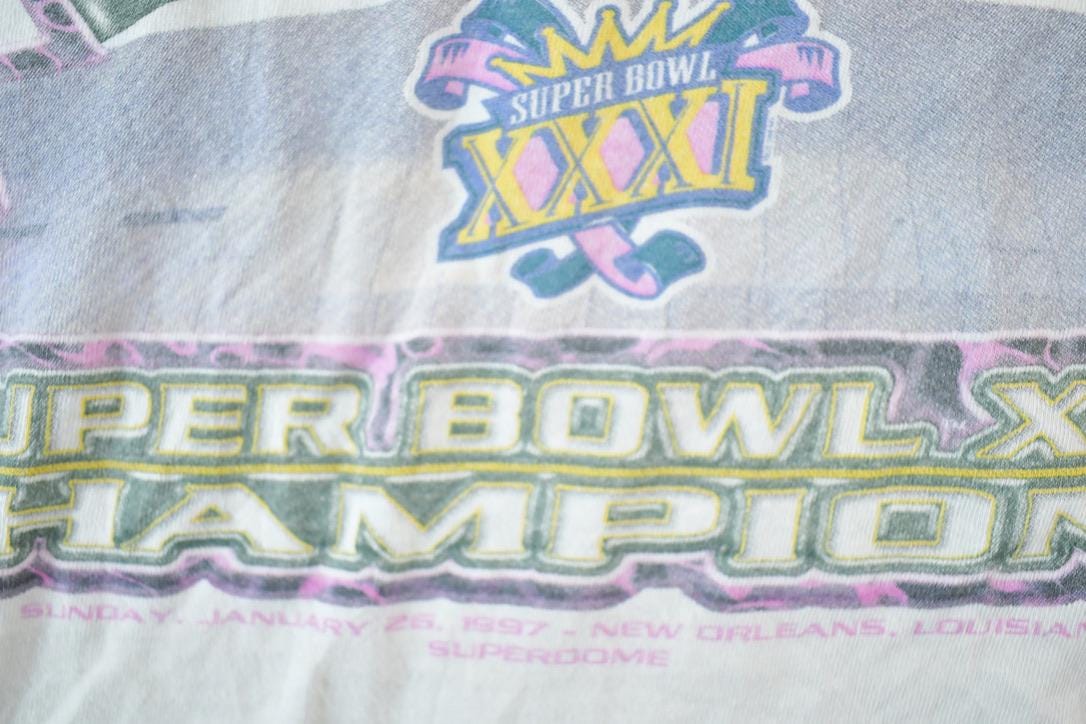 Vintage 1997 Starter Green Bay Packers Super Bowl Champions NFL Graphic T-Shirt