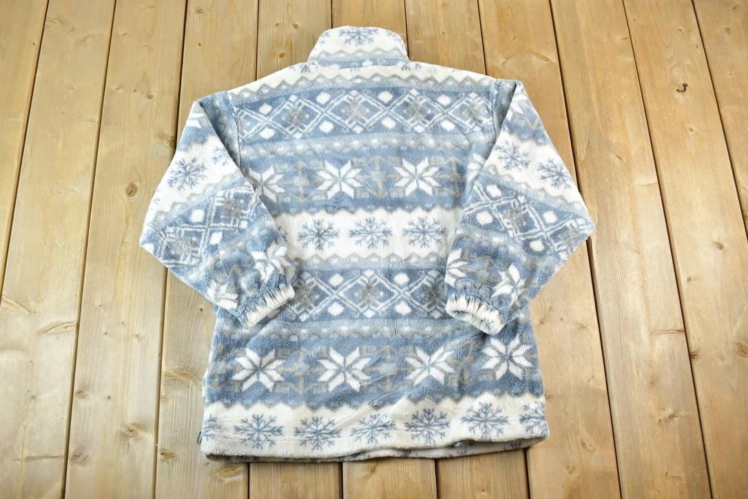Vintage 1990s Northern Getaway Fleece AOP Outdoorsman Snowflake Sweater