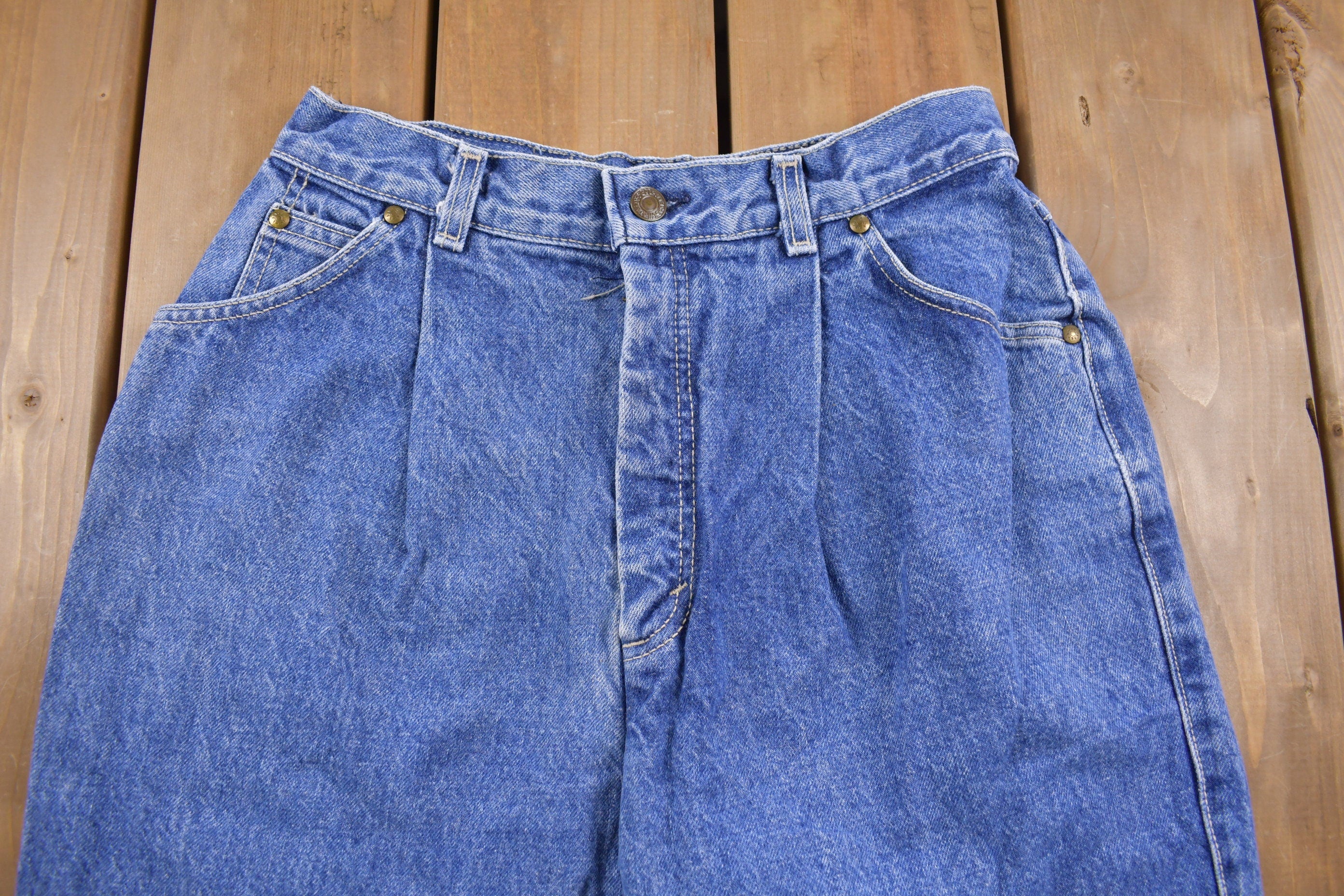 Vintage 1990s Levi's Pleated Jeans White Tab Jeans Size 26 x 28