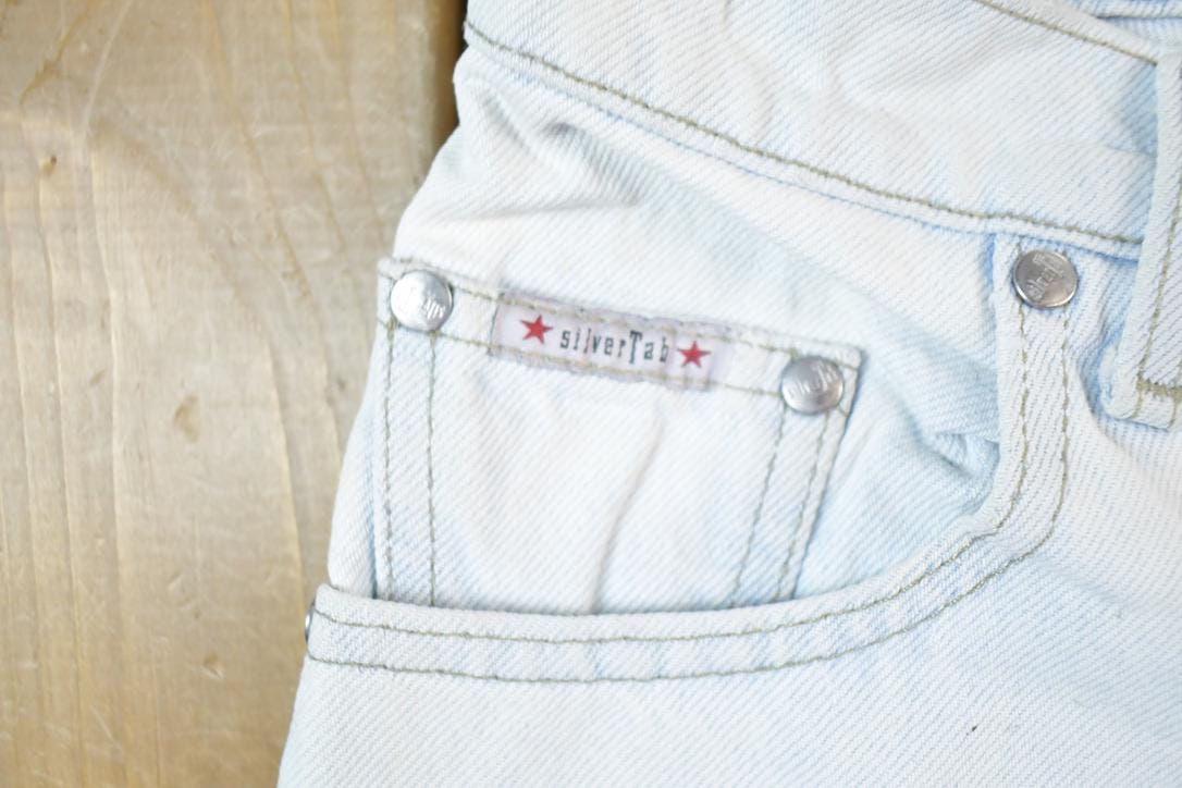 Vintage 1990s Levi Strauss SilverTab Denim Jean Shorts Size 28 x 5