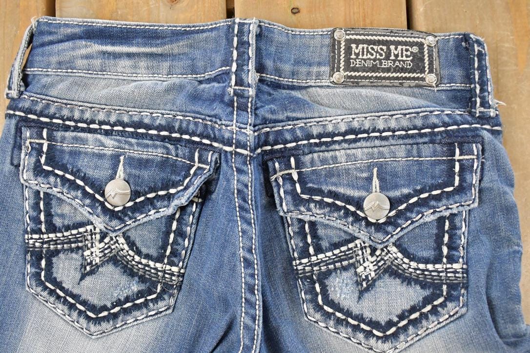 Vintage Deadstock Y2K Miss Me Bedazzled Low Rise Jeans Women's Size 26x31