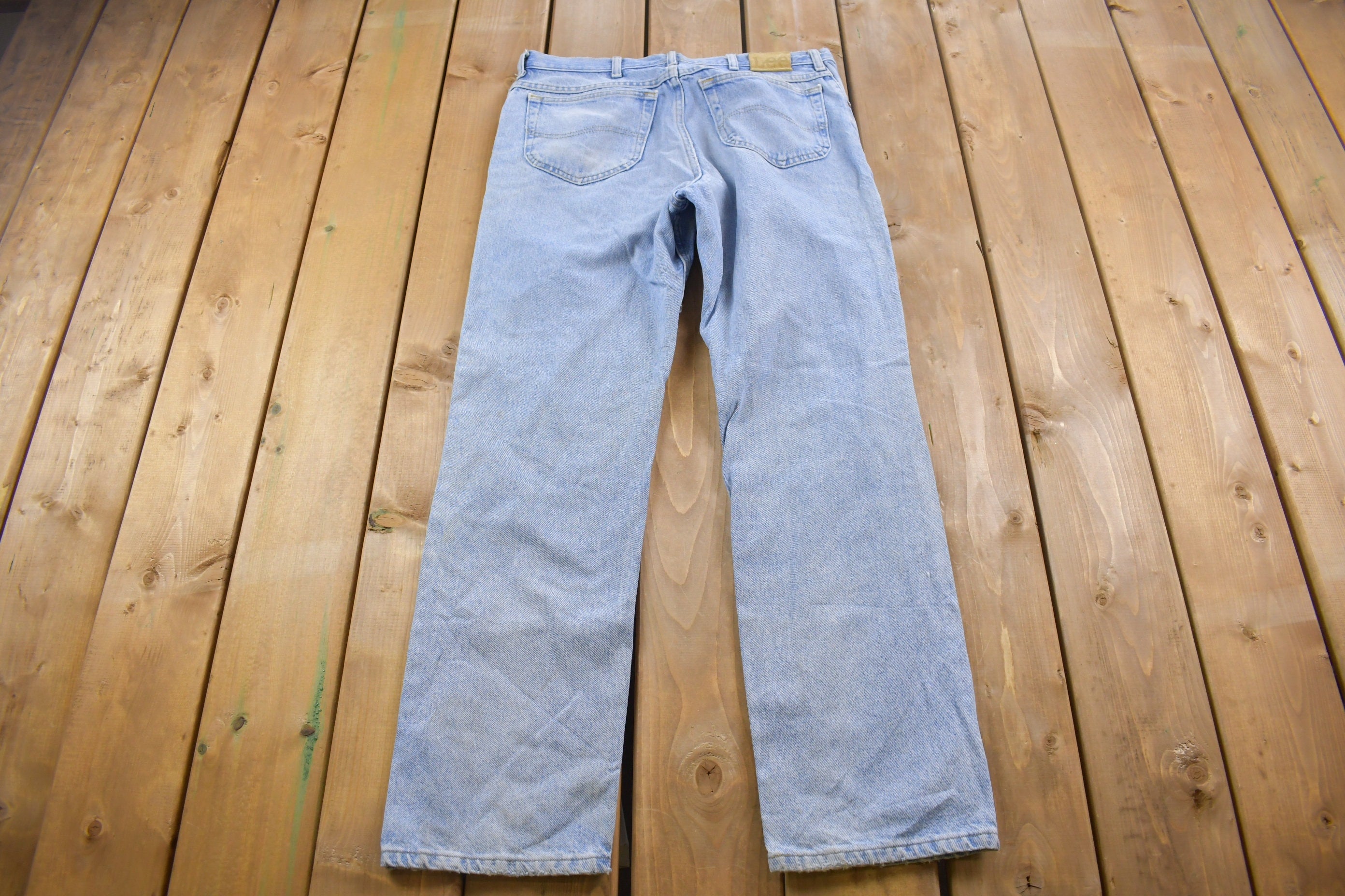 Vintage 1990's Lee Blue Light Wash Knee Distressing Jeans 32 x 32