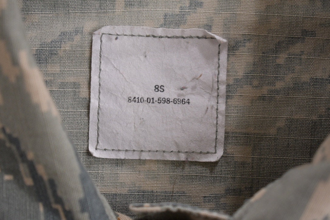 Vintage 2001 Army Gray Digital Camo Military Button Up Shirt