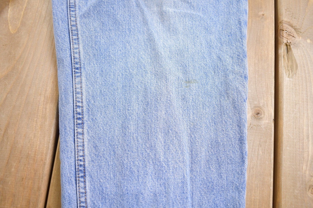 Vintage 1990s Levi's 550 Red Tab Jeans Size 34 x 33