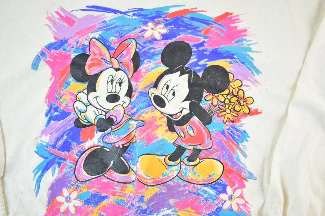 Vintage 1990s Disney Crewneck Mens M / Made In USA / Vintage Sweatshirt / Vintage Disney / Mickey / Embroidered Disney Sweater