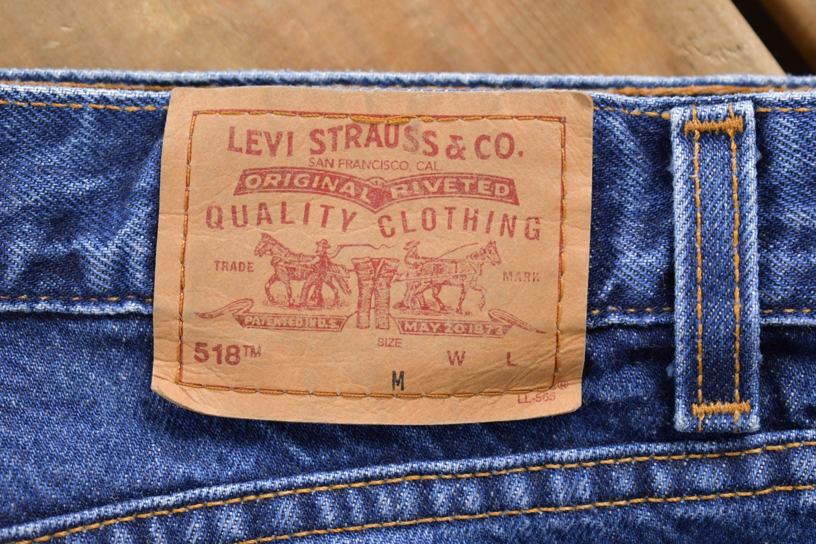 Vintage 1990s Levi's 518 Red Tab Denim Jeans Size 31 x 30