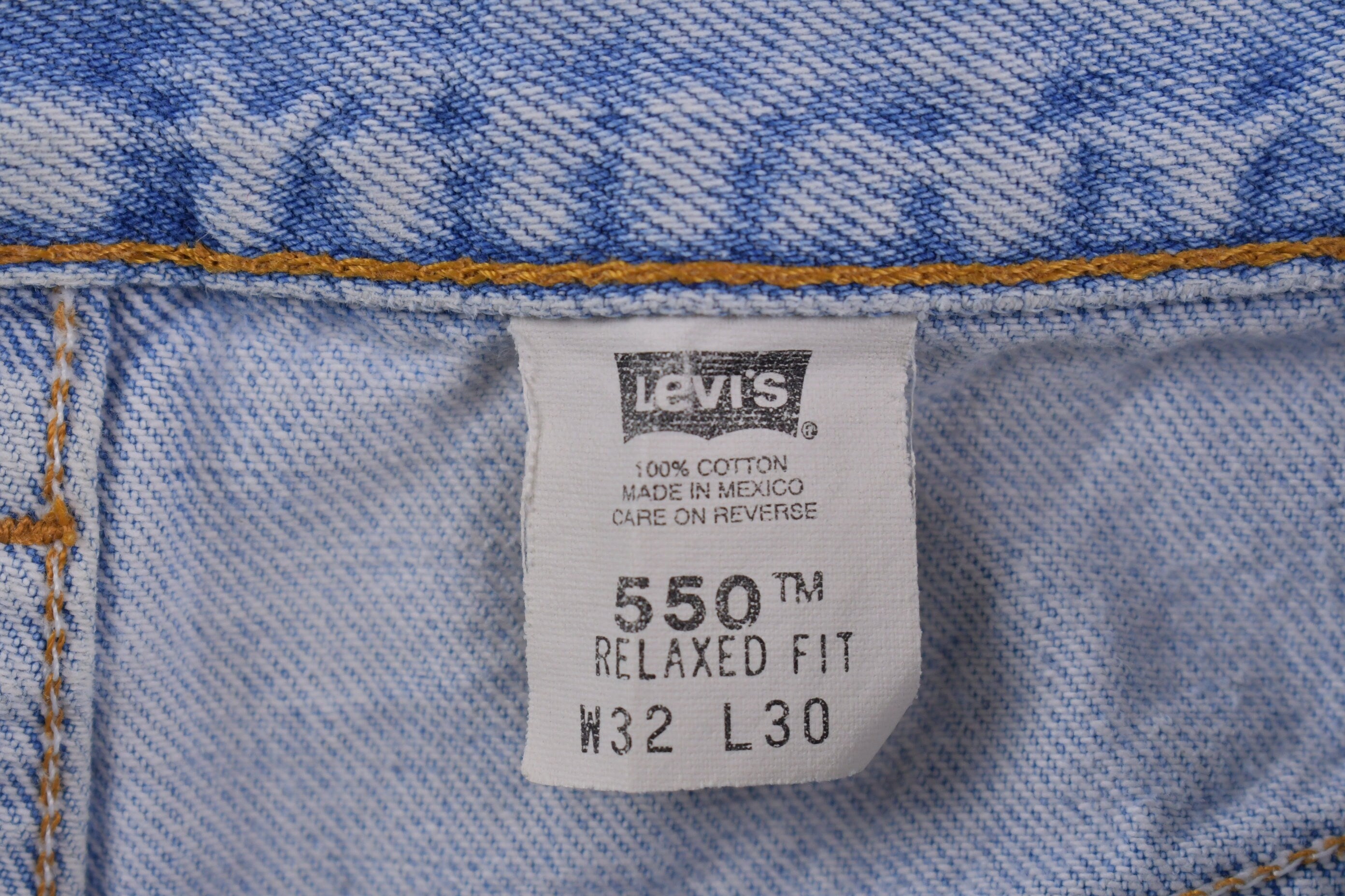 Vintage 1990s Levi's 550 Red Tab Jeans Size 30 x 29