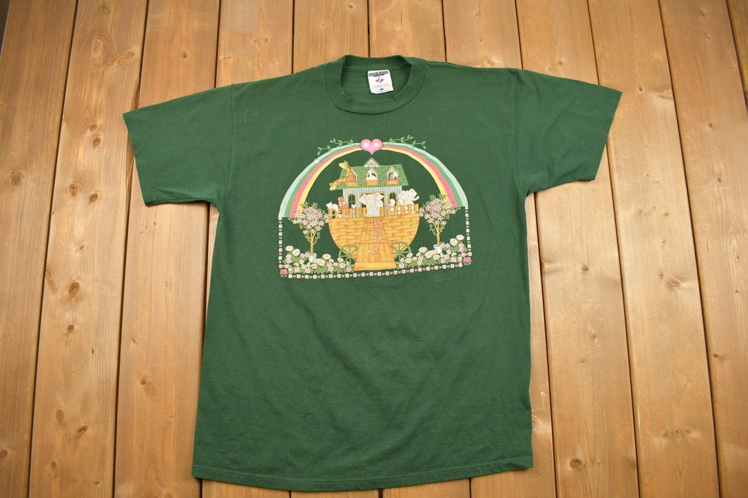 Vintage 1990s Cute Noahs Arc Animal Rainbow Heart Graphic T-Shirt