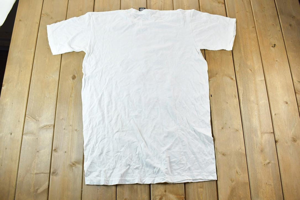 Vintage 1990s Hitchhiking Penguin Single Stitch T-Shirt