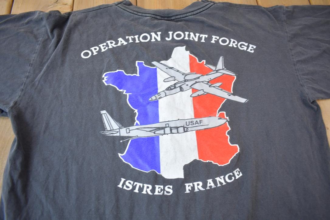 Vintage 1990s NATO Operation Joint Forge Istres France Graphic T-Shirt Size XL