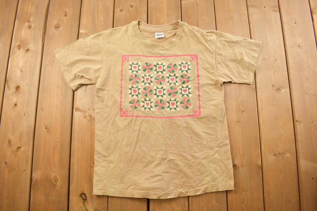 Vintage 1990s Cute Family Quilt Themed Graphic T Shirt