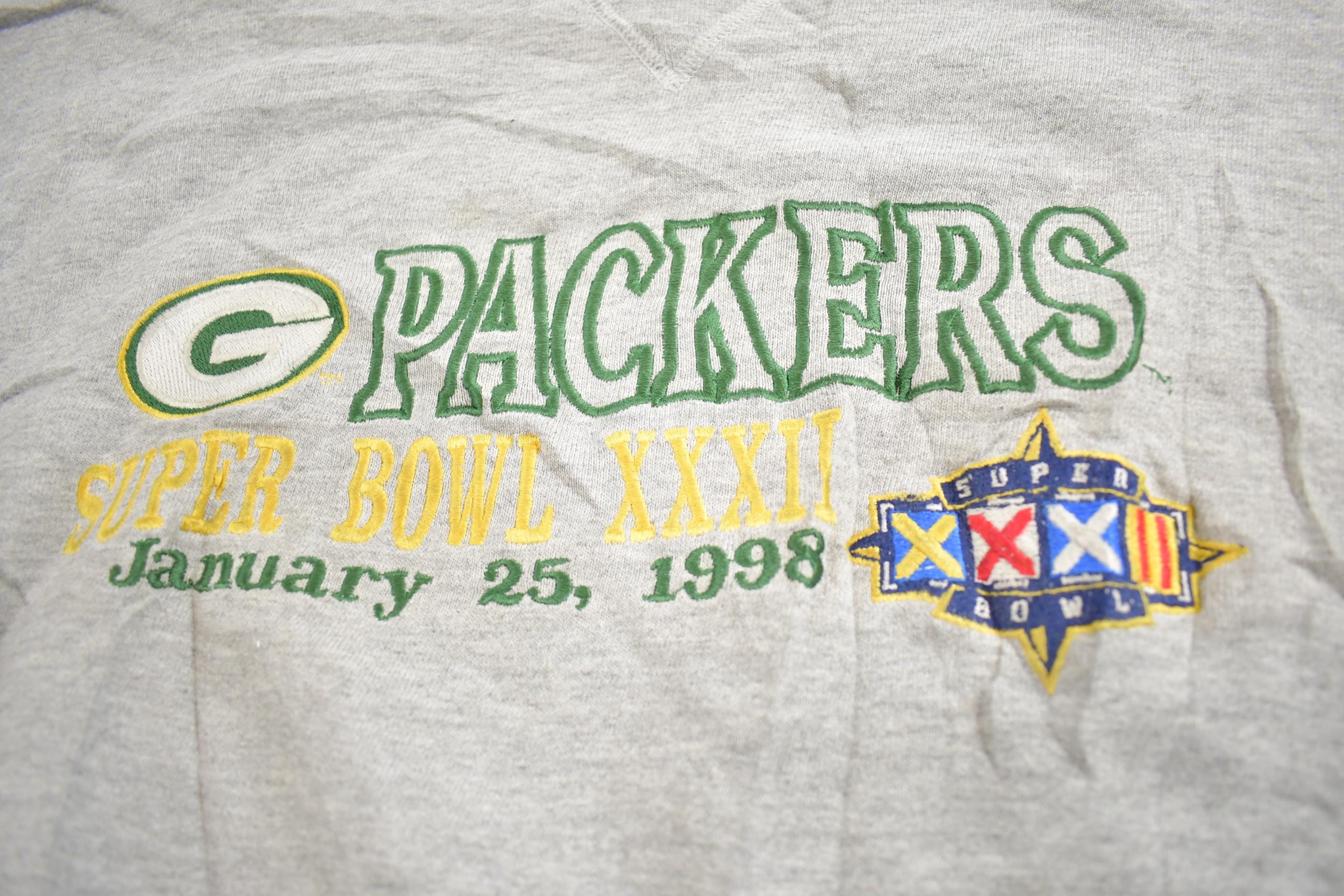 Vintage 1998 Green Bay Packers NFL Football Russell Athletic Embroidered Crewneck Sweatshirt Made In USA