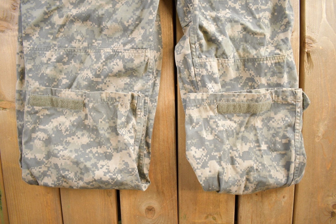 Vintage 1990s Universal Camouflage Jumpsuit Size 34x29