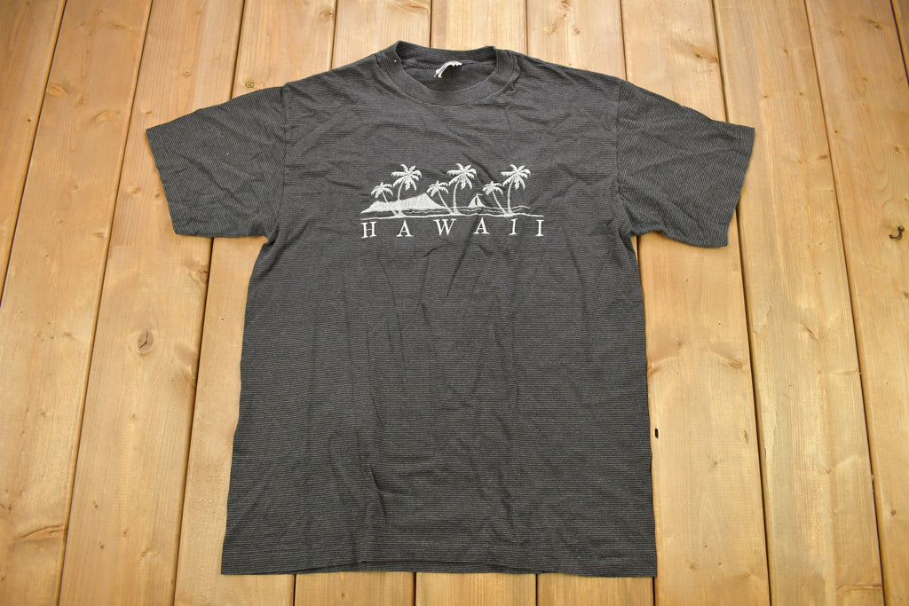 Vintage 1990s Hawaii Embroidered Souvenir T Shirt