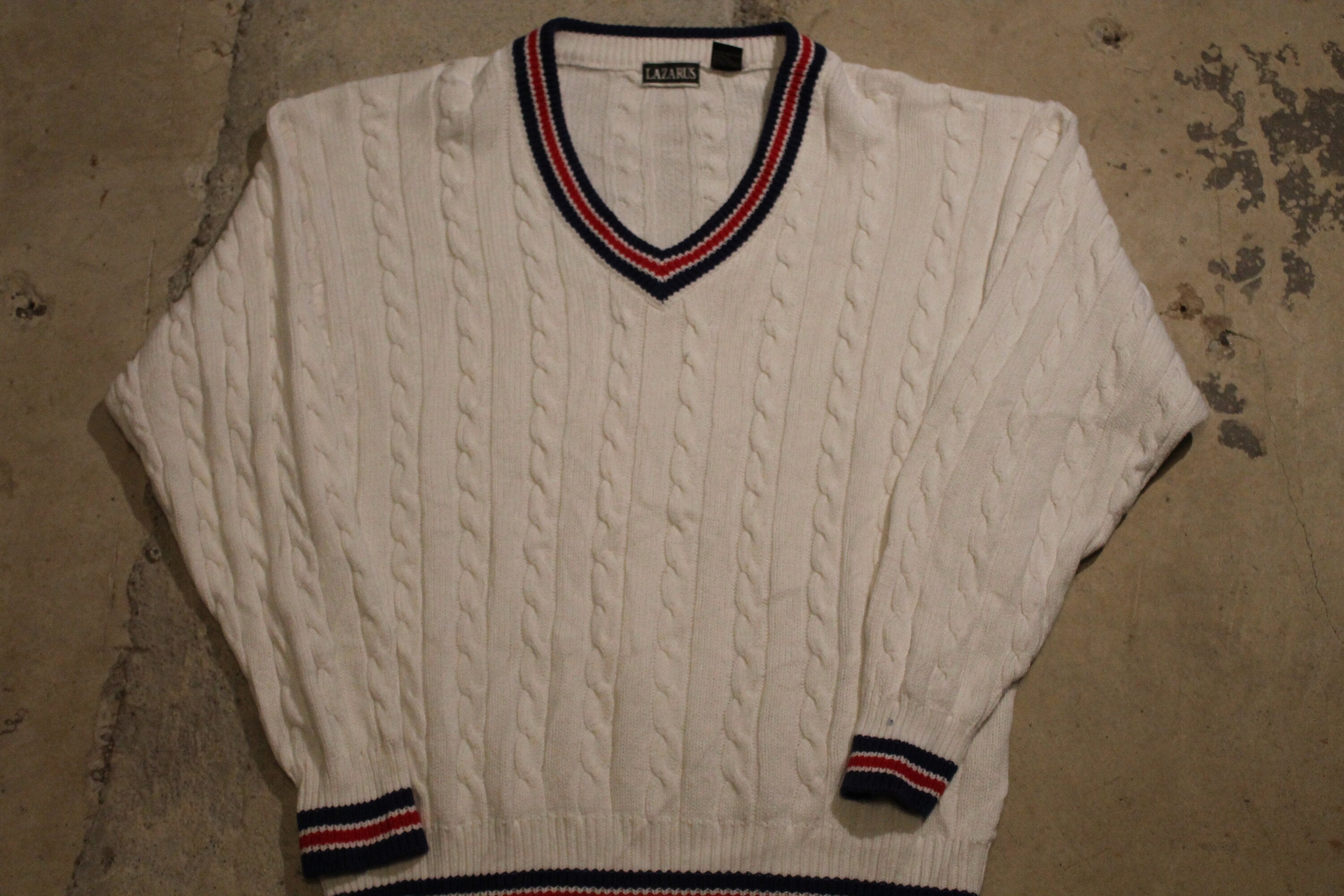 Vintage 1990s 3D Cable Knit Pattern V-Neck Sweater /