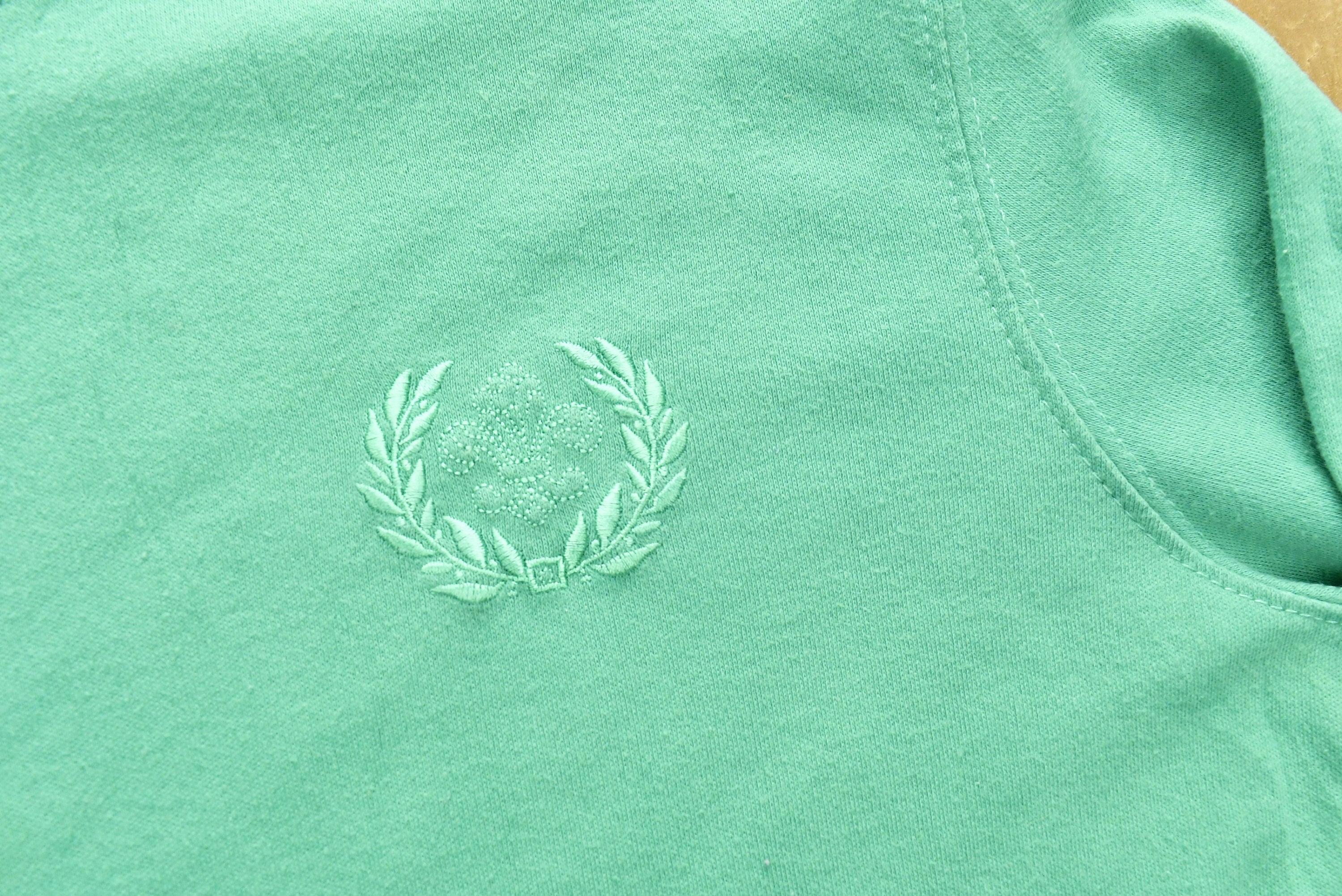 Vintage 1990's Crest Embroidered Crewneck Sweatshirt