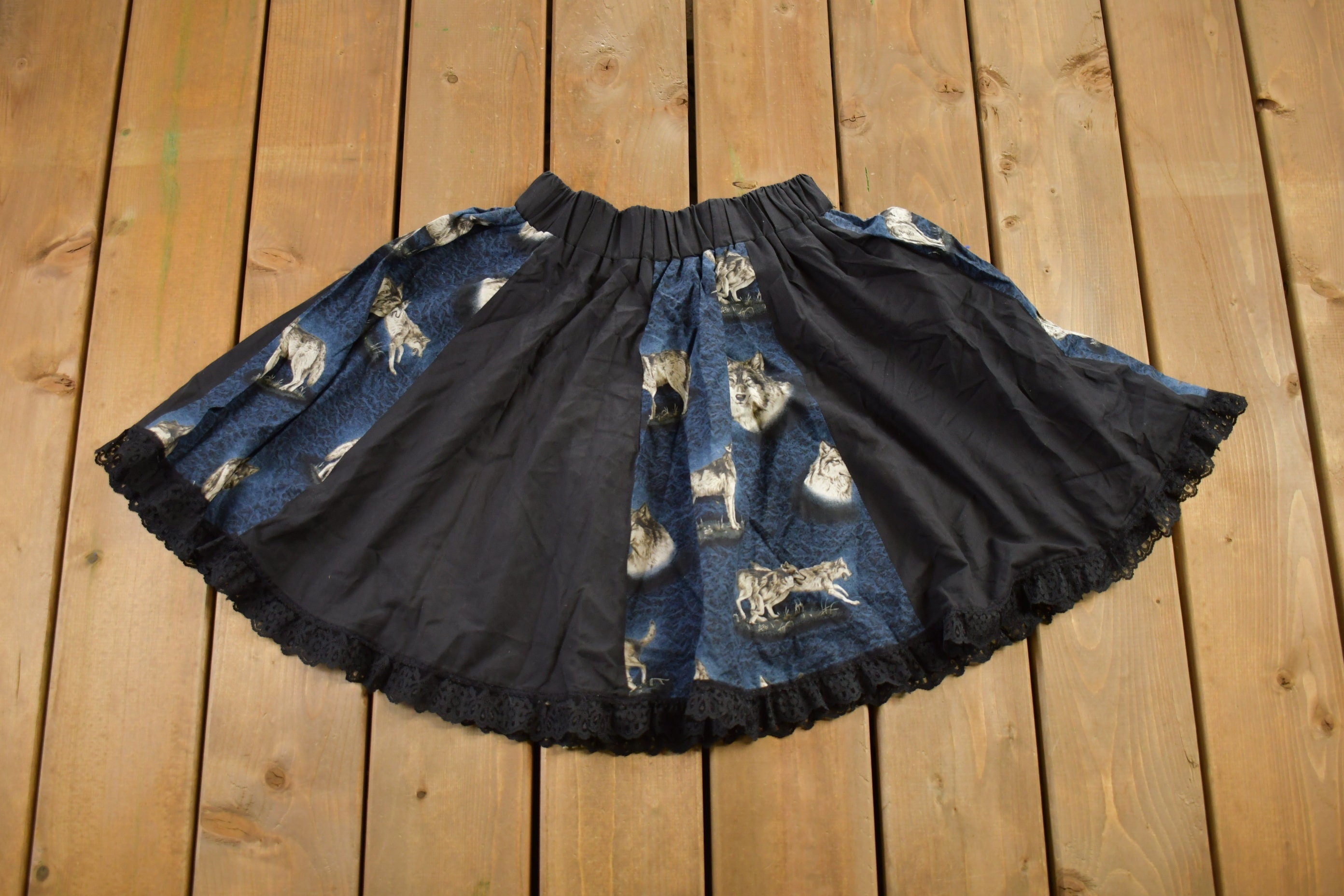Vintage 1990s Majestic Wolf Skirt Size 22x20